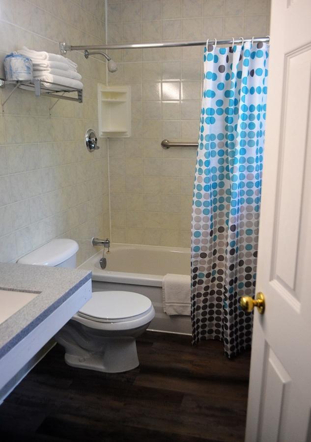 Stratford Suburban Motel エクステリア 写真