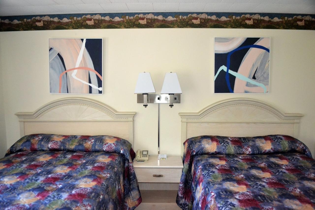 Stratford Suburban Motel エクステリア 写真
