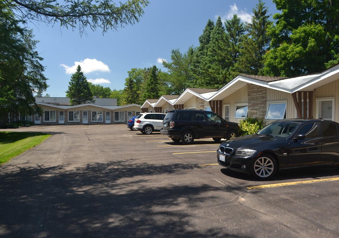 Stratford Suburban Motel エクステリア 写真